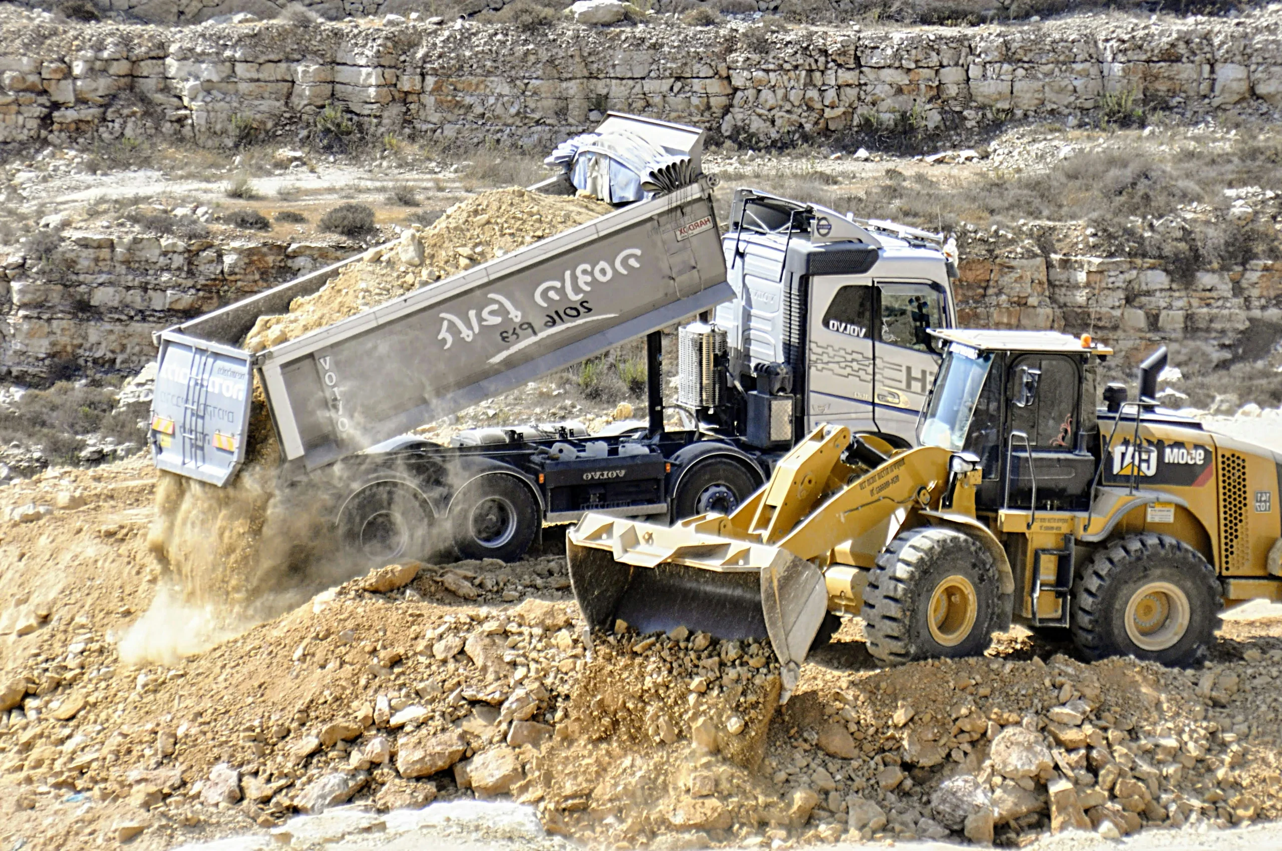Telescopic-hydraulic-lift-cylinder-application-1